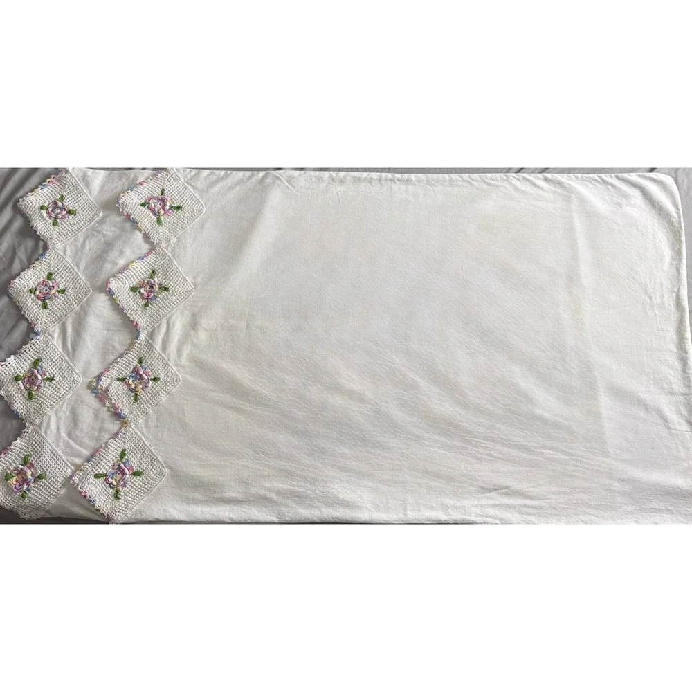 Set of 2 Vintage Crochet Lace Trim Pillowcases White 20x32 Embroidered Cottage